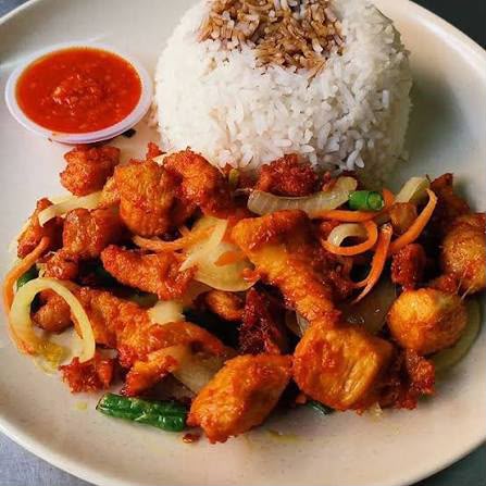 Nasi Mat Rock Ayam Goreng Kunyit